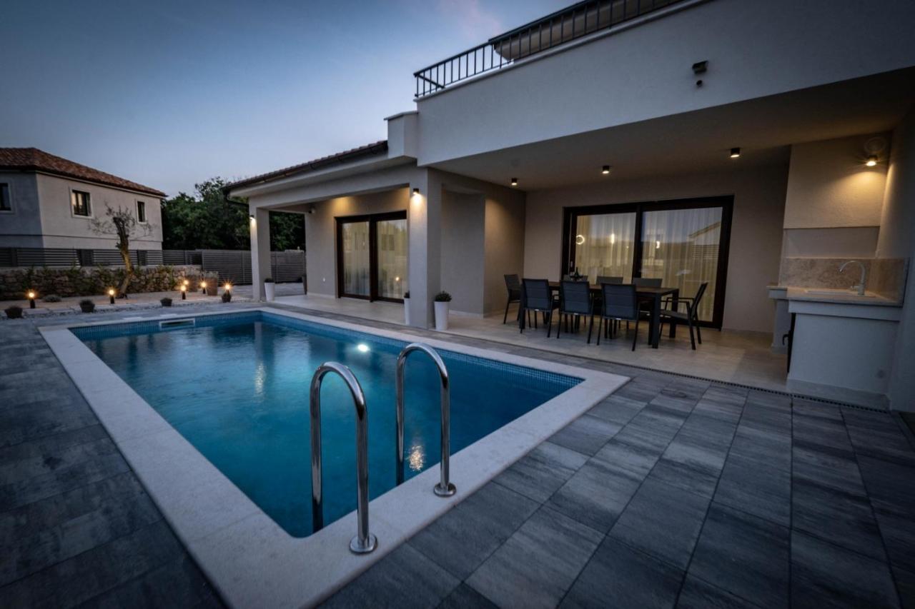 Villa Monika Muraj Luaran gambar
