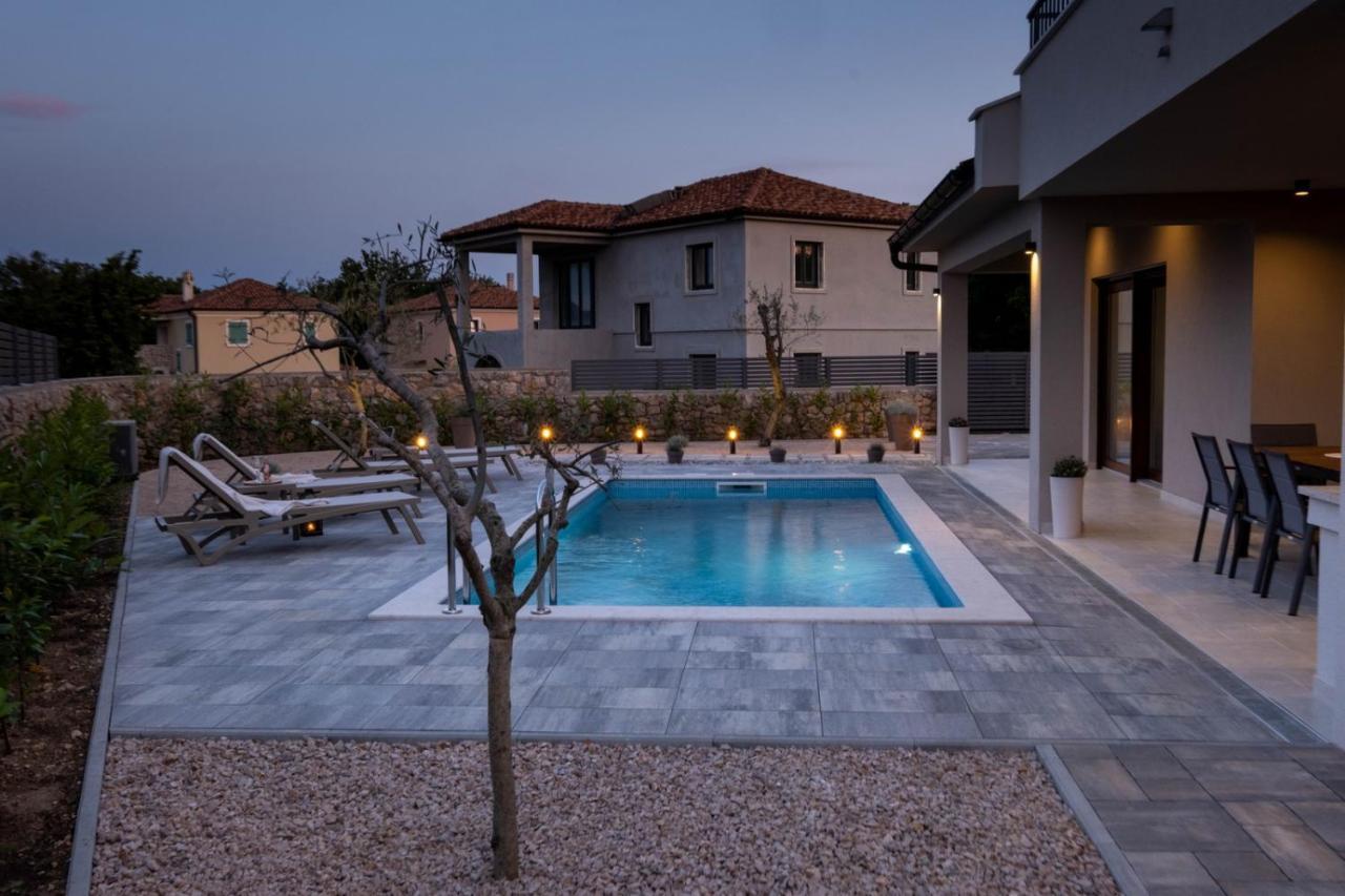 Villa Monika Muraj Luaran gambar